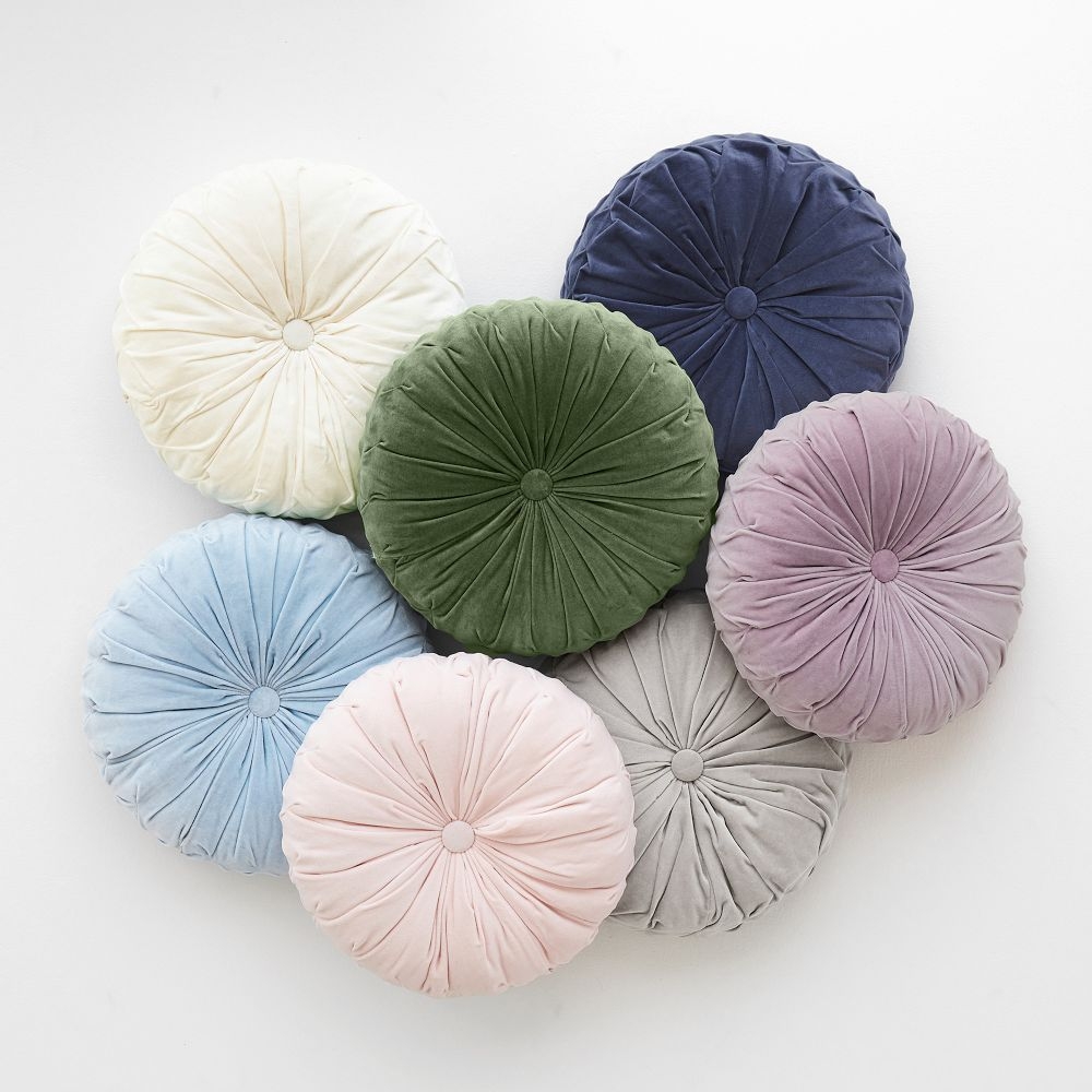 Pleated outlet round pillow